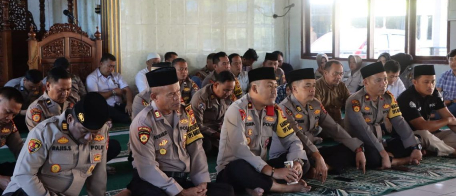 Ikuti Pembinaan Rohani dan Mental Via Zoom Meeting Untuk Tingkatkan Keimanan Personil Polri