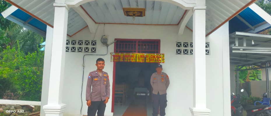 Polsek Kedurang Ilir Laksanakan Pengamanan  Ibadah Tahun Baru Ciptakan Kenyamanan Beribadah