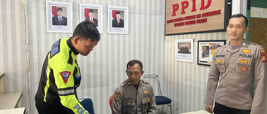 Polres Bengkulu Selatan Siagakan Personel PAM dan Perketat Pengamanan Kantor Bawaslu BS Pasca Pilkada 2024