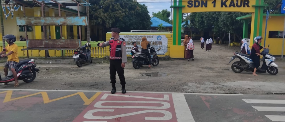 Polres Kaur Gelar Apel Pagi dan Pengaturan Lalu Lintas di Depan SDN 01 Kaur
