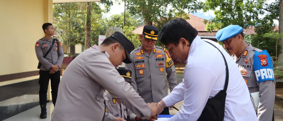 Kapolres Lebong Pimpin Pemeriksaan Senpi Personel