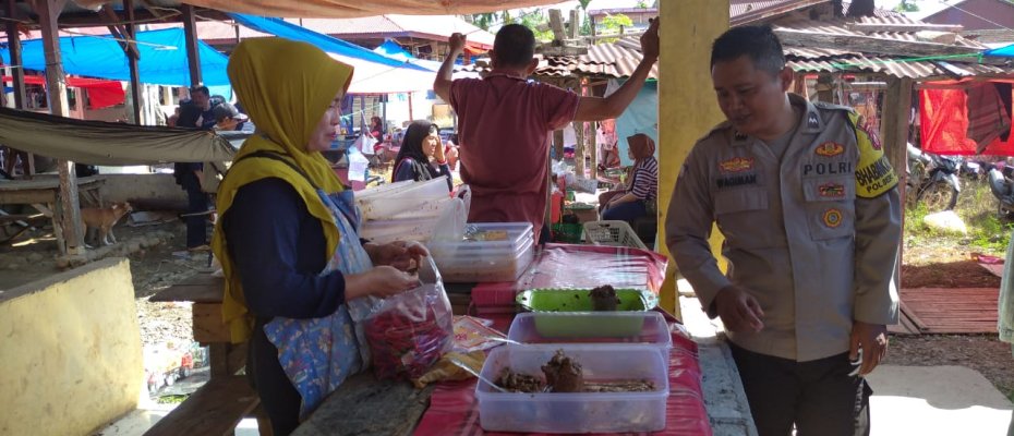 Bhabinkamtibmas Polsek Seginim Lakukan Sambang Door to Door untuk Jaga Kondusifitas Ekonomi Jelang Pilkada 2024