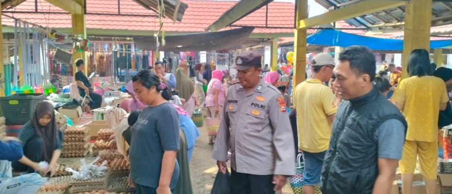 Polsek Seluma Timur Laksanakan Patroli Kamtibmas di Pasar Sembayat untuk Jaga Keamanan