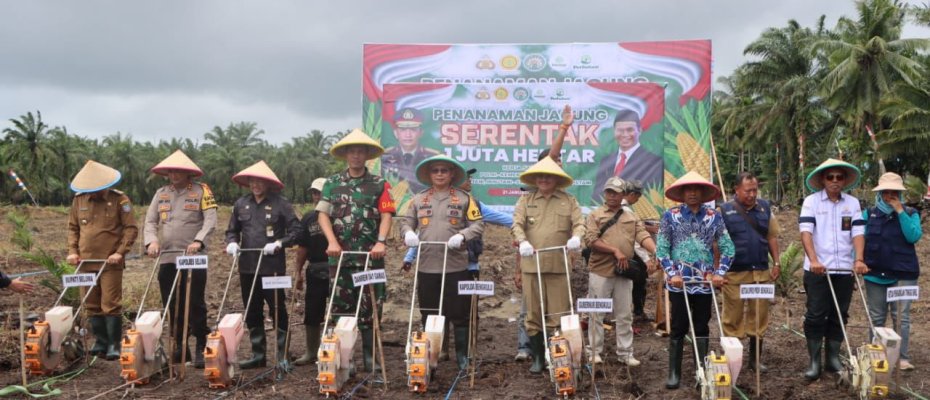 Bersama Forkopimda, Polres Seluma Tanam Jagung Serentak