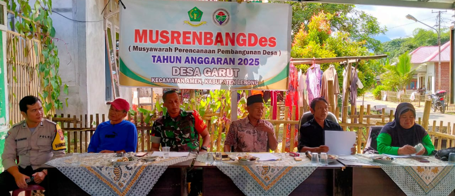 Tingkatkan Koordinasi, Bhabinkamtibmas Polsek Lebong Utara Hadiri Rapat di Desa Garut