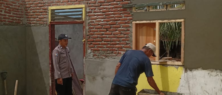 Sat Binmas Polres Bengkulu Selatan Cek Progres Rehab Rumah Purnawirawan Polri