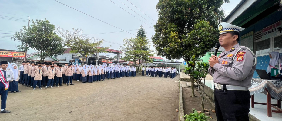 Polisi Goes to School: Satlantas Polres Rejang Lebong Berikan Edukasi Lalu Lintas di MTS Nurul Kamal