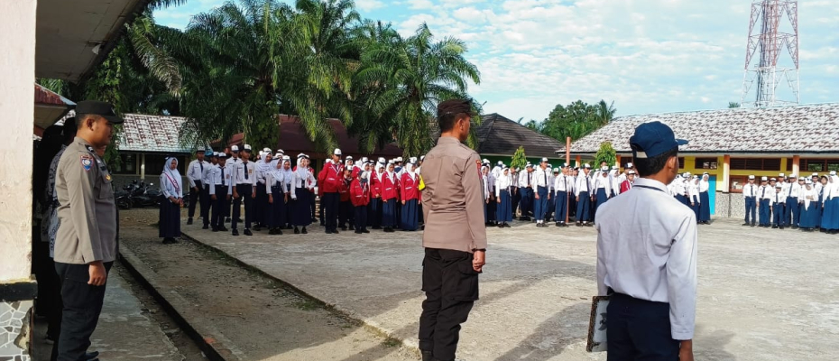 Polsek Semidang Alas Ajak Siswa SMPN 1 Seluma Tingkatkan Disiplin dan Wawasan Hukum