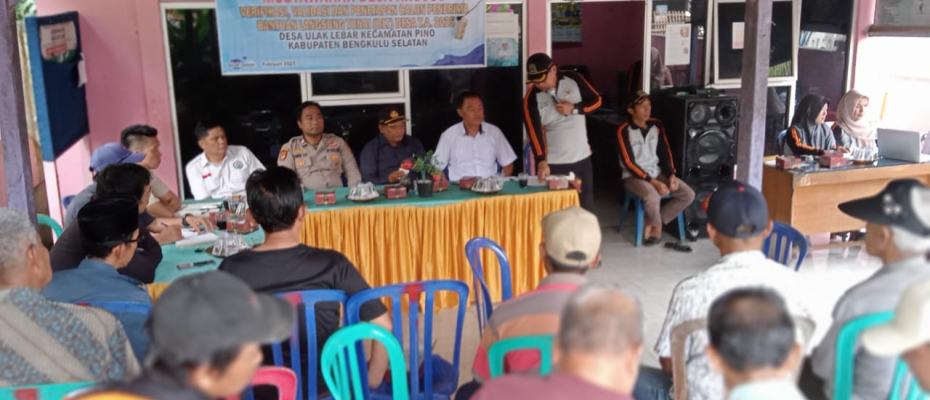 Polsek Pino Hadiri Musyawarah Desa untuk Verifikasi dan Penetapan Penerima BLT di Desa Ulak Lebar