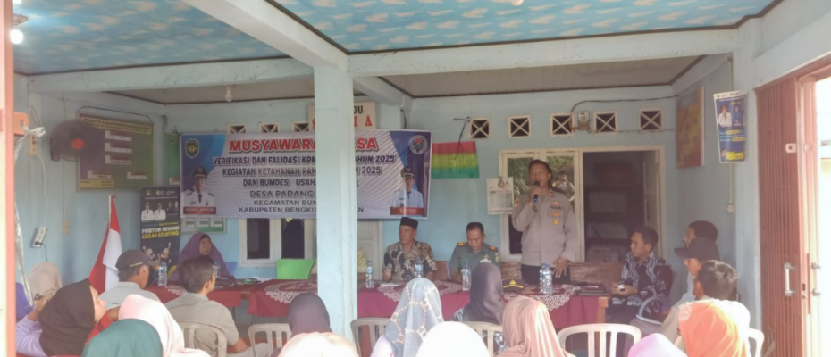 Polsek Manna Hadiri Musyawarah Desa di Padang Burnai, Bahas Program Kesejahteraan Masyarakat