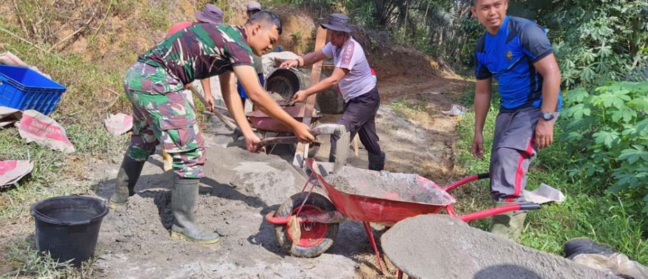 Kekompakan Satgas Kodim 0423/BU, Polri dan Masyarakat, Dalam Program TMMD ke 126 .